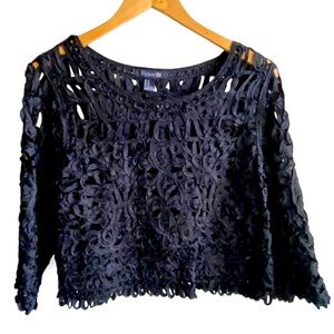 Forever21
Medium
Black
3/4 Length Sleeves, Crochet Top